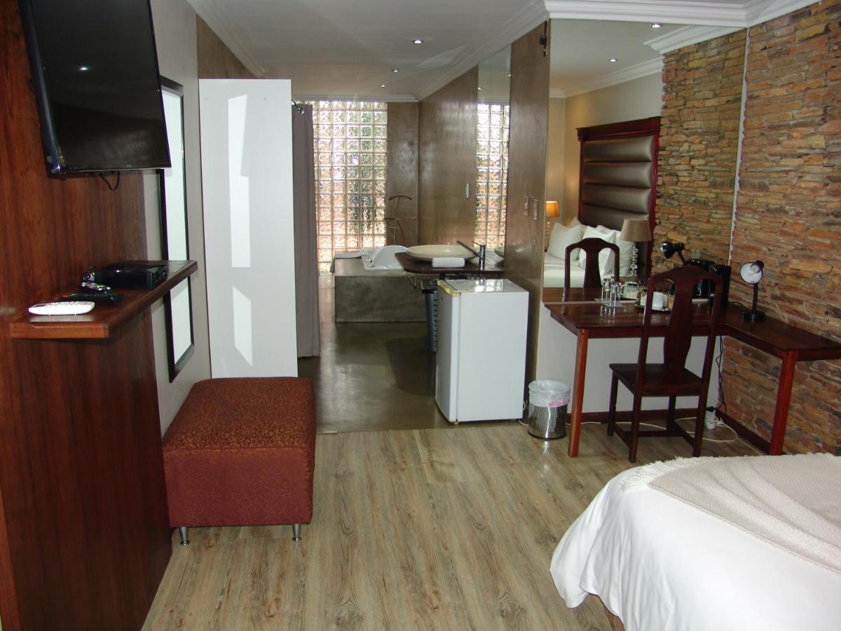 African Moon Corporate House Κέμπτον Παρκ Εξωτερικό φωτογραφία