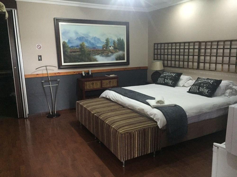 African Moon Corporate House Κέμπτον Παρκ Εξωτερικό φωτογραφία