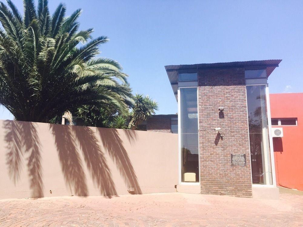 African Moon Corporate House Κέμπτον Παρκ Εξωτερικό φωτογραφία