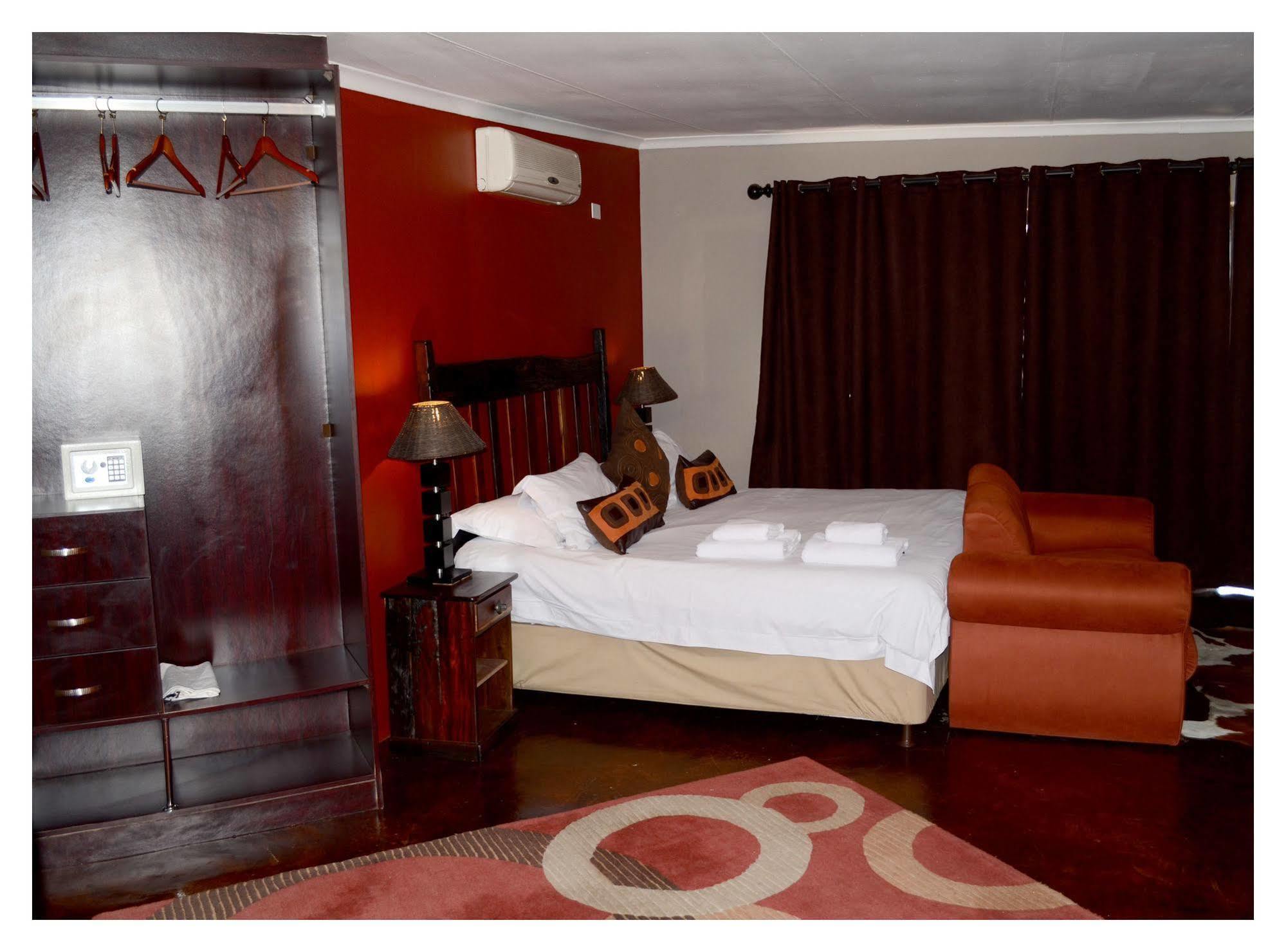 African Moon Corporate House Κέμπτον Παρκ Εξωτερικό φωτογραφία